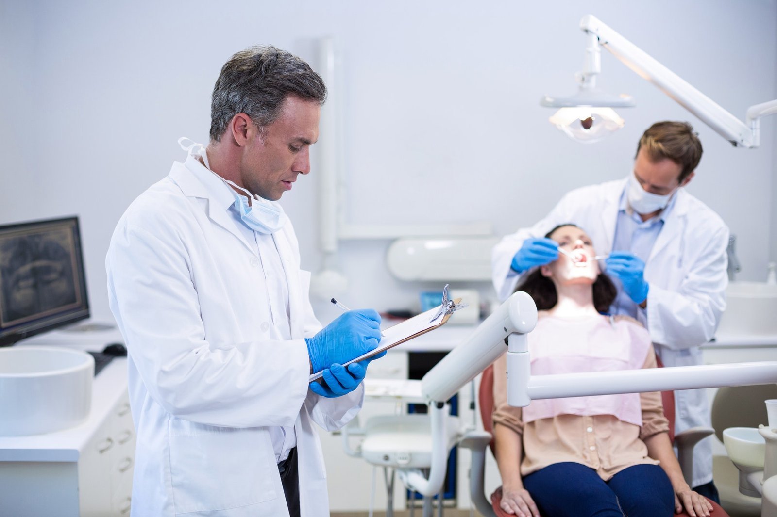 Dentist Diagnostic Consultation